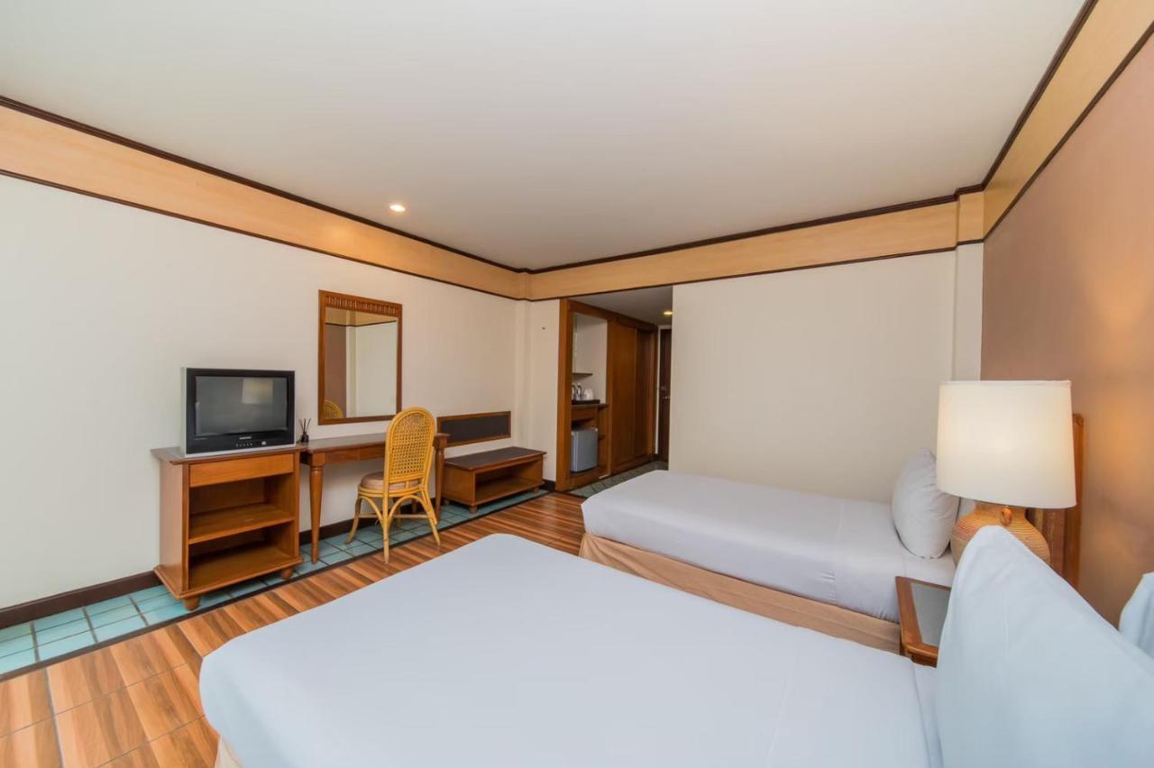 Botany Beach Resort Pattaya Na Chom Thian Exteriör bild
