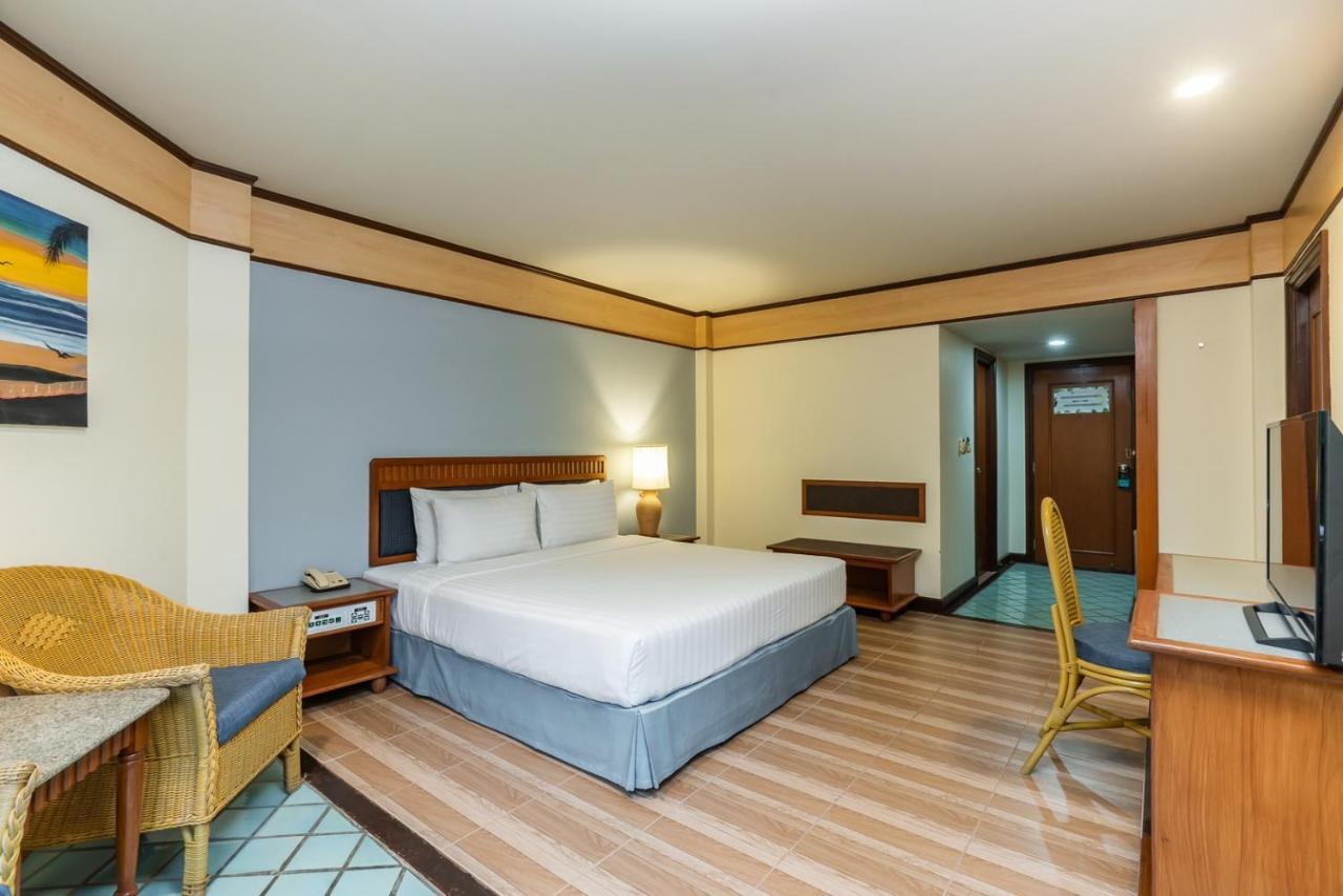 Botany Beach Resort Pattaya Na Chom Thian Exteriör bild