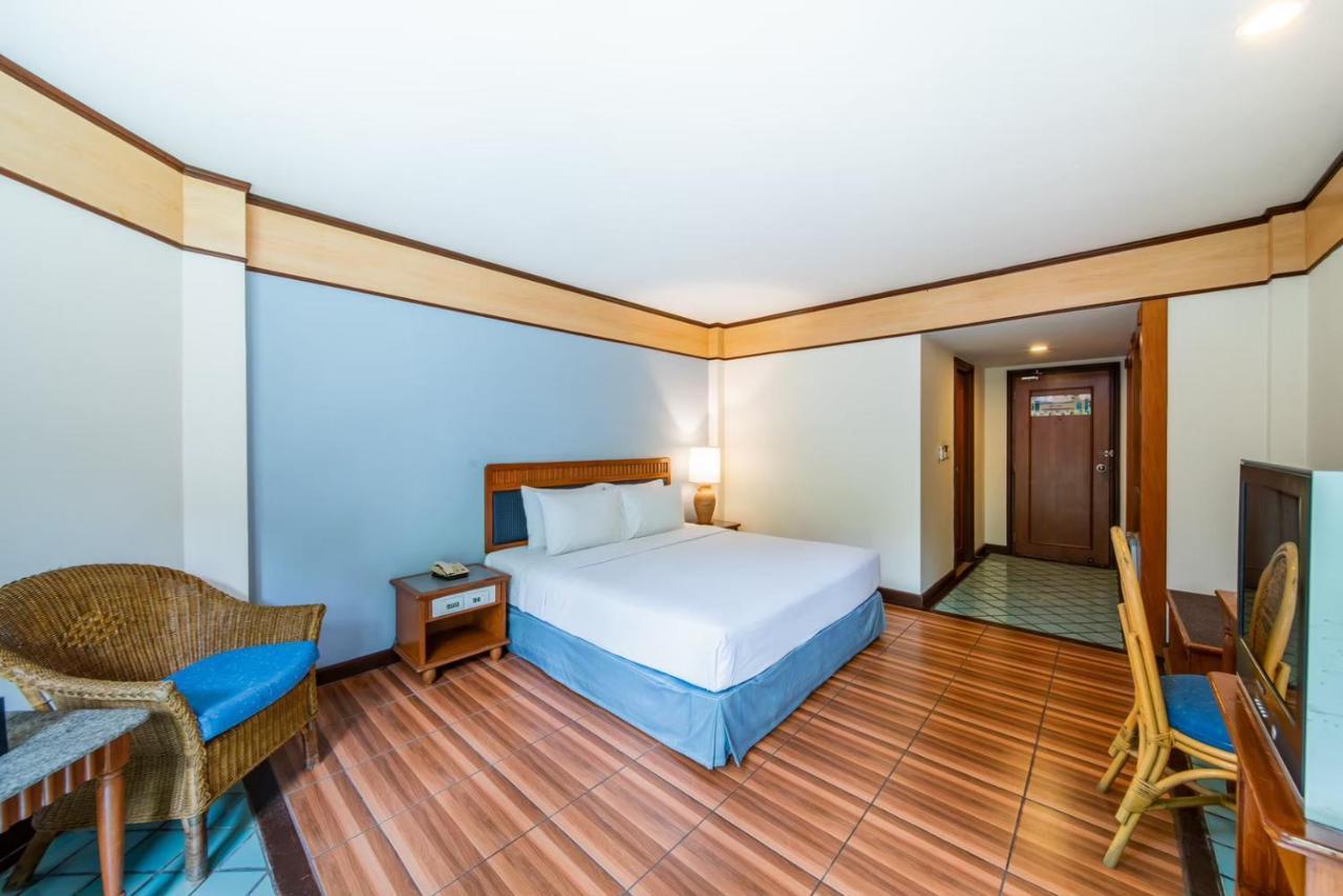 Botany Beach Resort Pattaya Na Chom Thian Exteriör bild