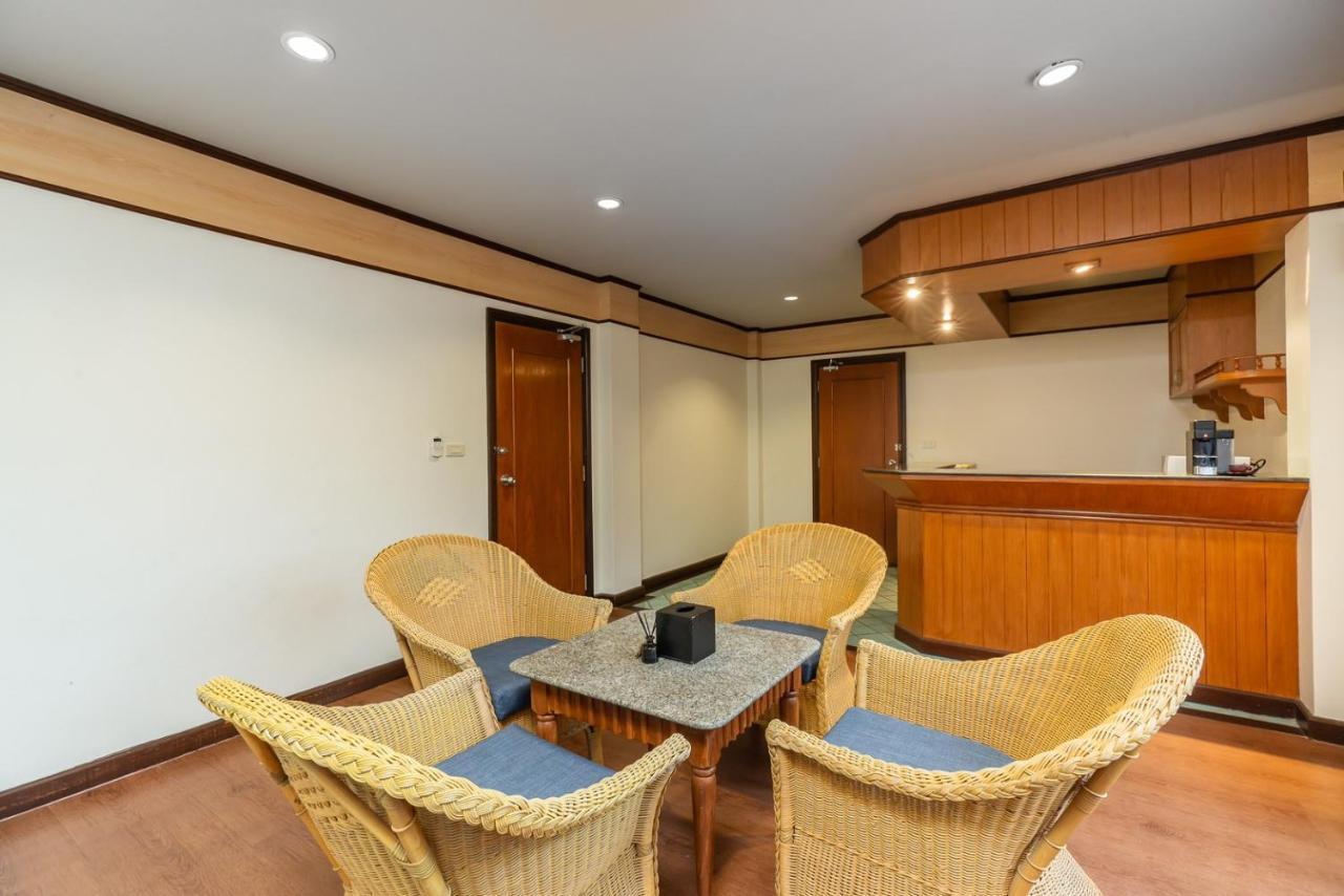 Botany Beach Resort Pattaya Na Chom Thian Exteriör bild