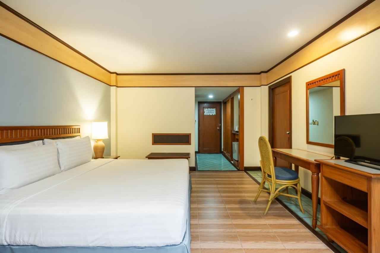 Botany Beach Resort Pattaya Na Chom Thian Exteriör bild