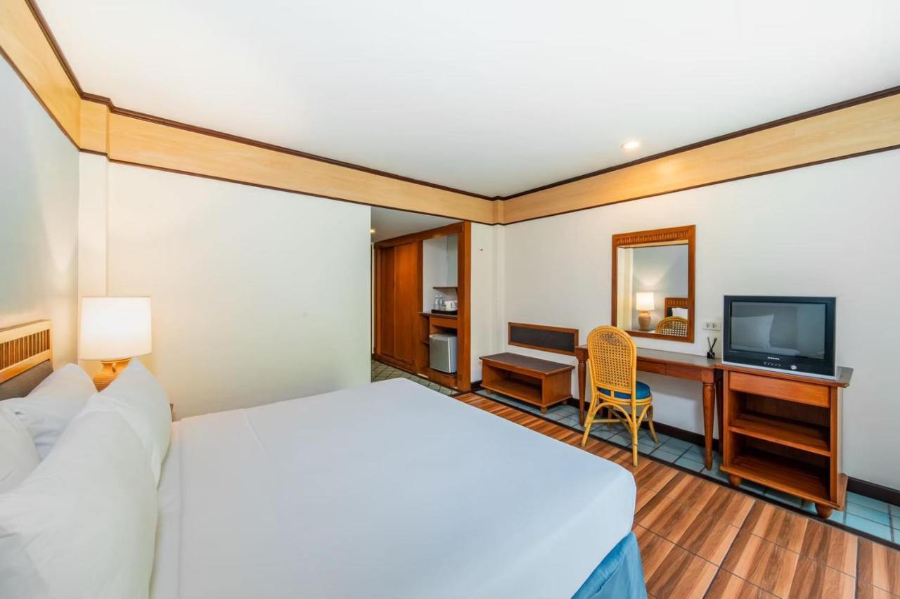 Botany Beach Resort Pattaya Na Chom Thian Exteriör bild