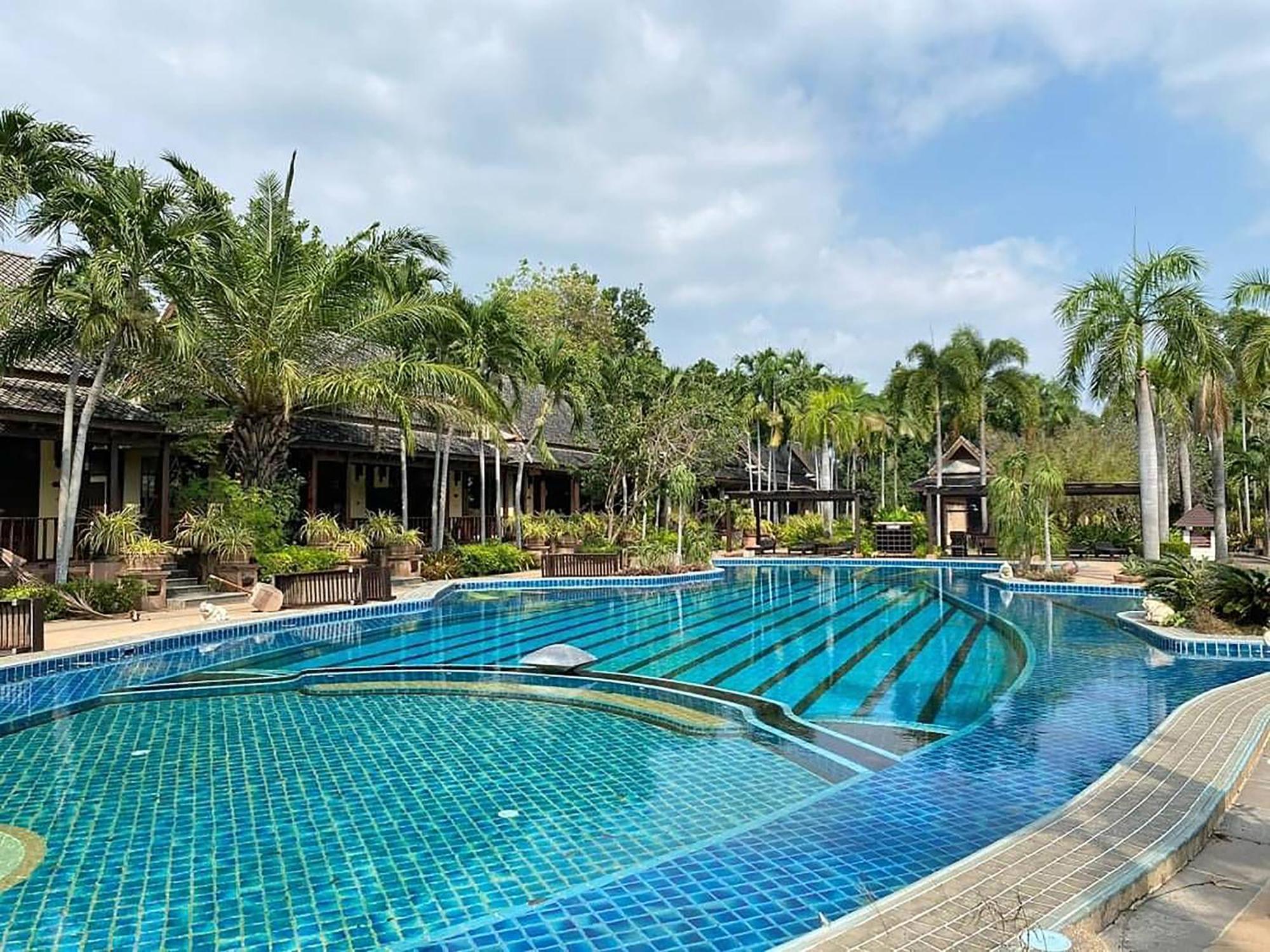 Botany Beach Resort Pattaya Na Chom Thian Exteriör bild