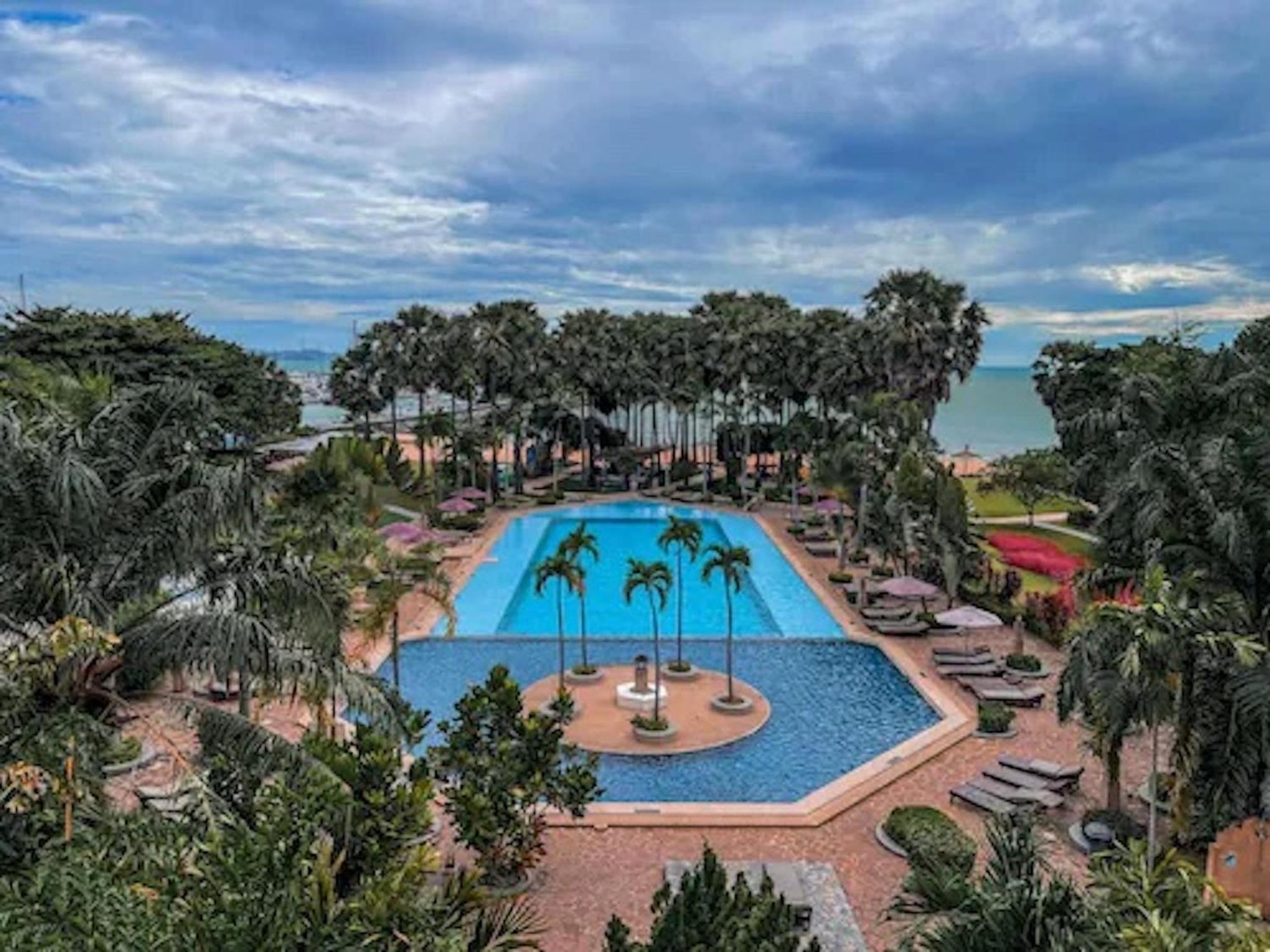 Botany Beach Resort Pattaya Na Chom Thian Exteriör bild