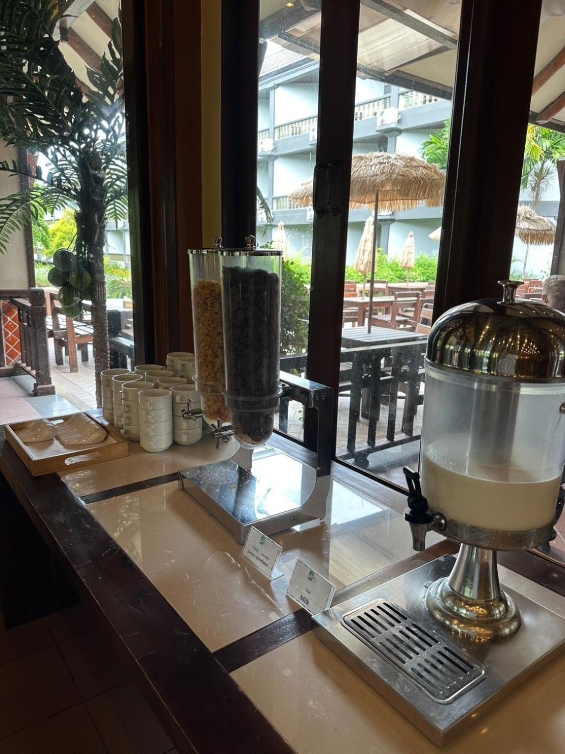 Botany Beach Resort Pattaya Na Chom Thian Exteriör bild