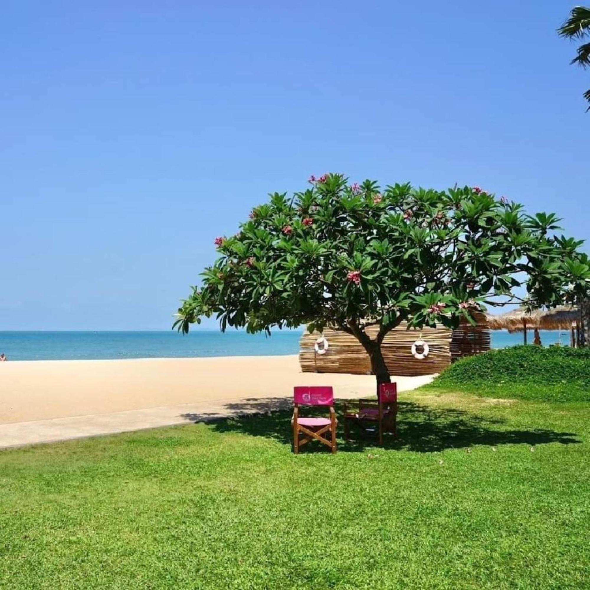 Botany Beach Resort Pattaya Na Chom Thian Exteriör bild